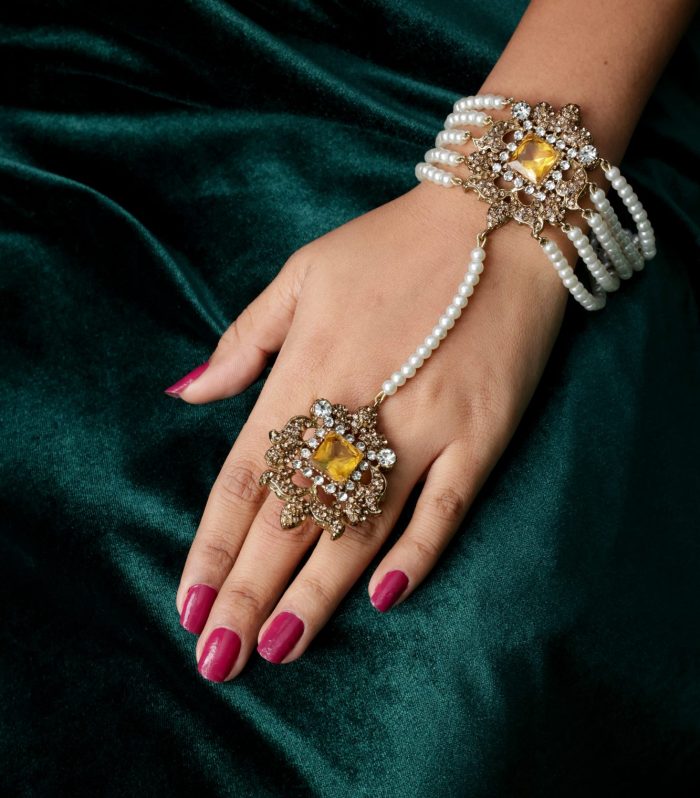 Myra Hand Harness