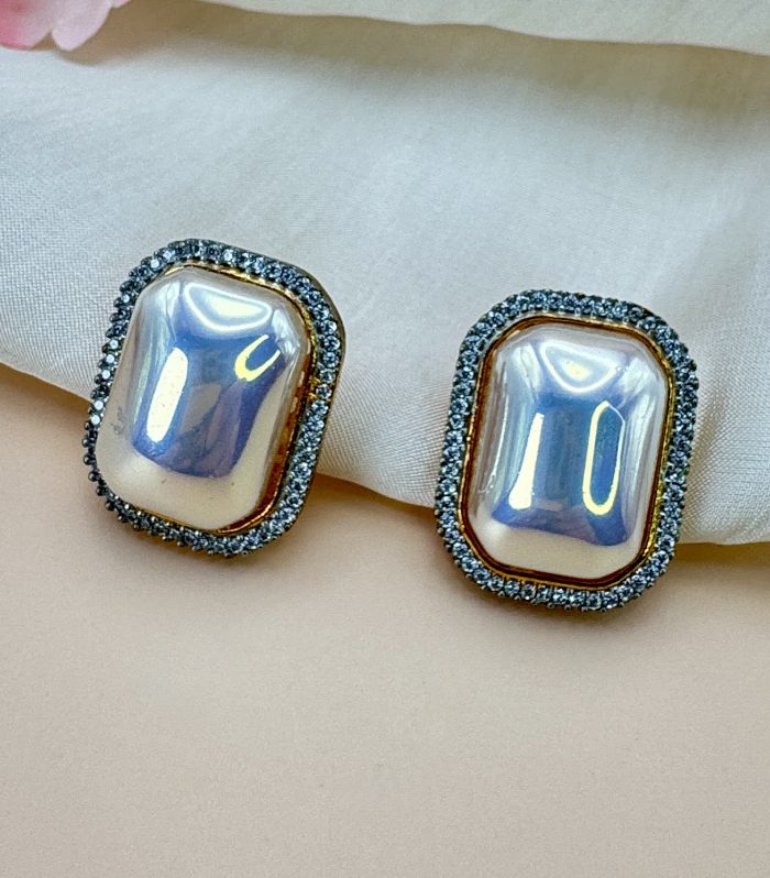 Enigma Pearl Studs