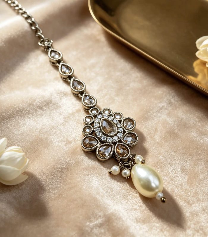 Opulent Pearl Drop Tika