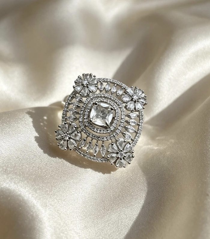 Grandeur Royal Lattice Ring