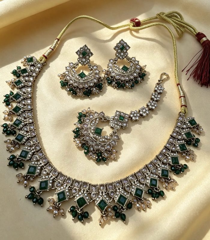 Zareen Emerald Necklace Set