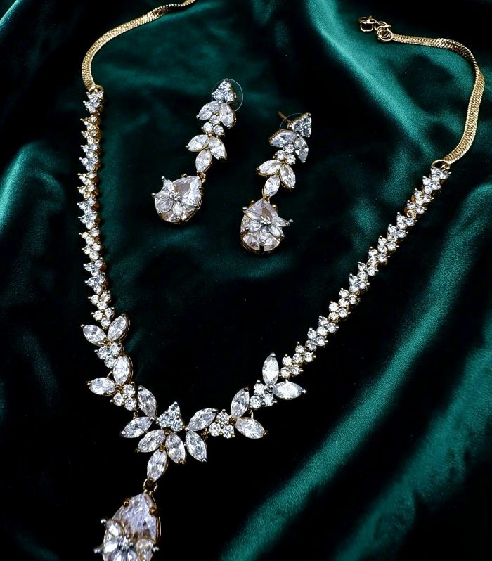 Giselle Crystal Leaflet Set